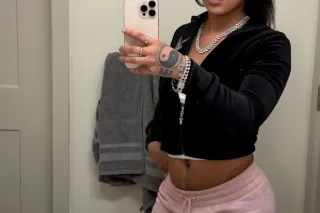 FOOT FETISH WELCOMED ! - 24 - Image 1