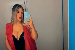 Kendall 👠🍓🍰 - Image 5